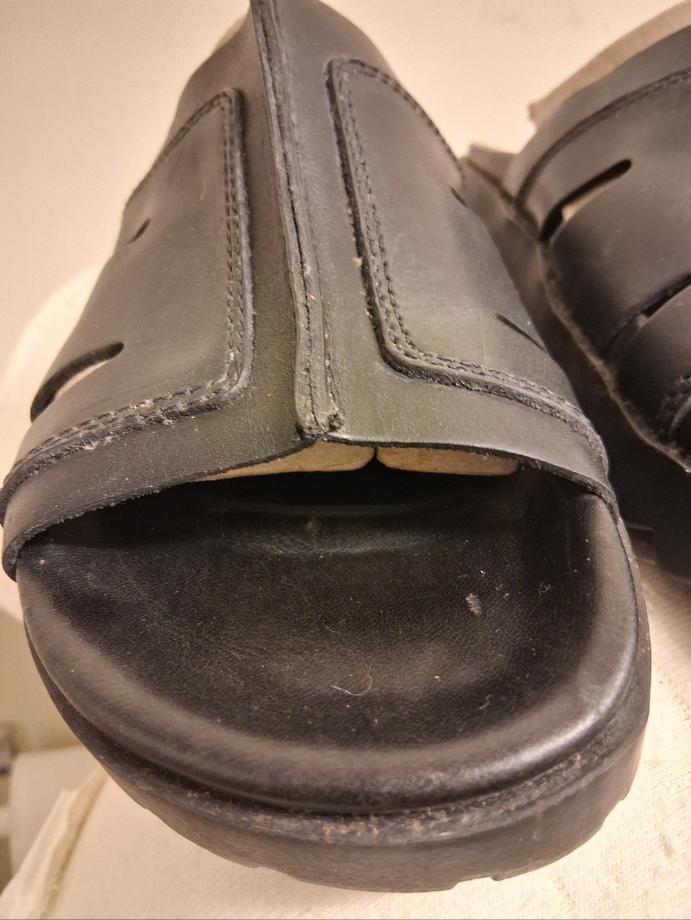 Mens BASS Black Leather Slide Sandals size 7 - Picture 3 of 16
